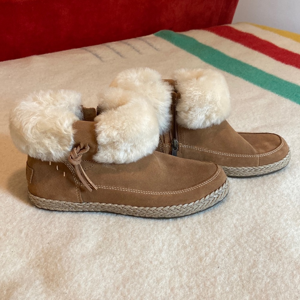 UGG ELOWEN BOOTIES New Without Box.